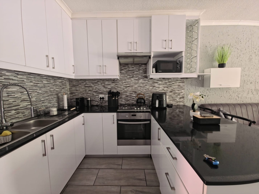 To Let 0 Bedroom Property for Rent in Lonehill Gauteng