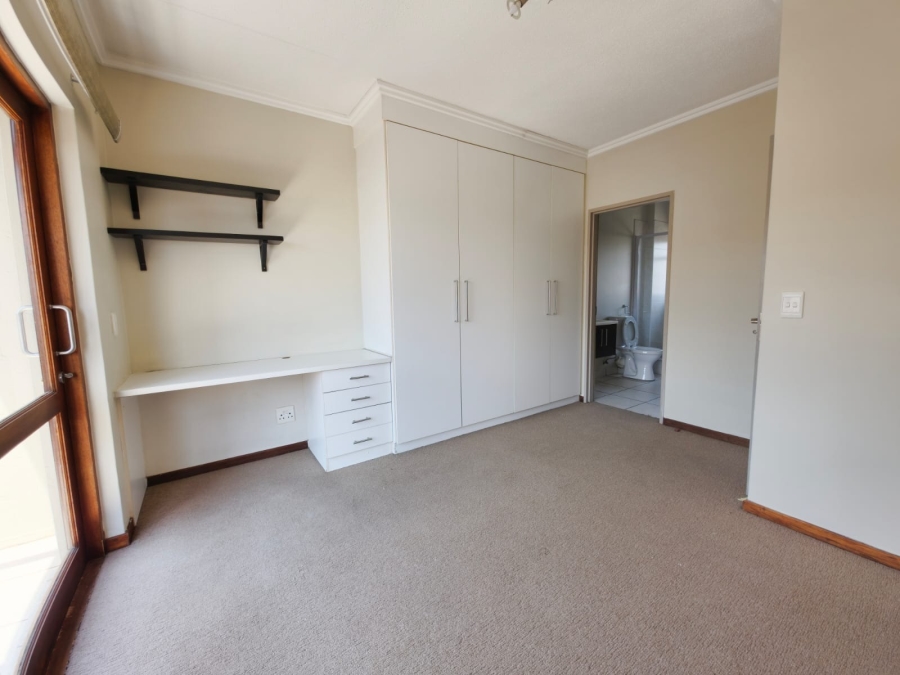 To Let 2 Bedroom Property for Rent in Lonehill Gauteng