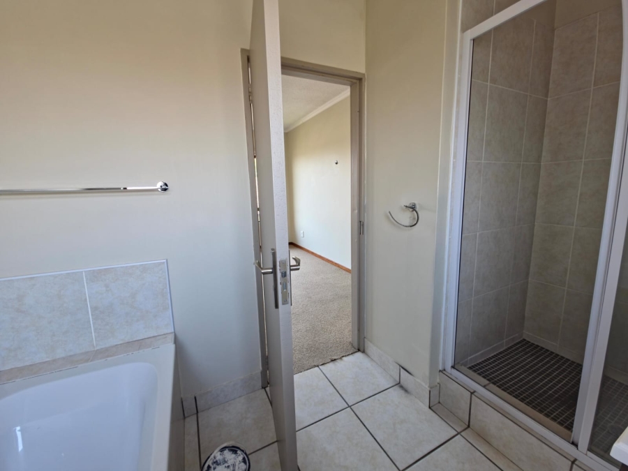 To Let 2 Bedroom Property for Rent in Lonehill Gauteng