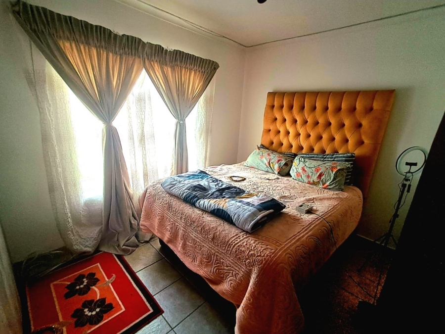4 Bedroom Property for Sale in Monavoni Gauteng