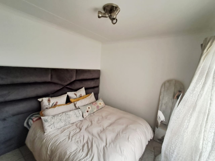 4 Bedroom Property for Sale in Monavoni Gauteng