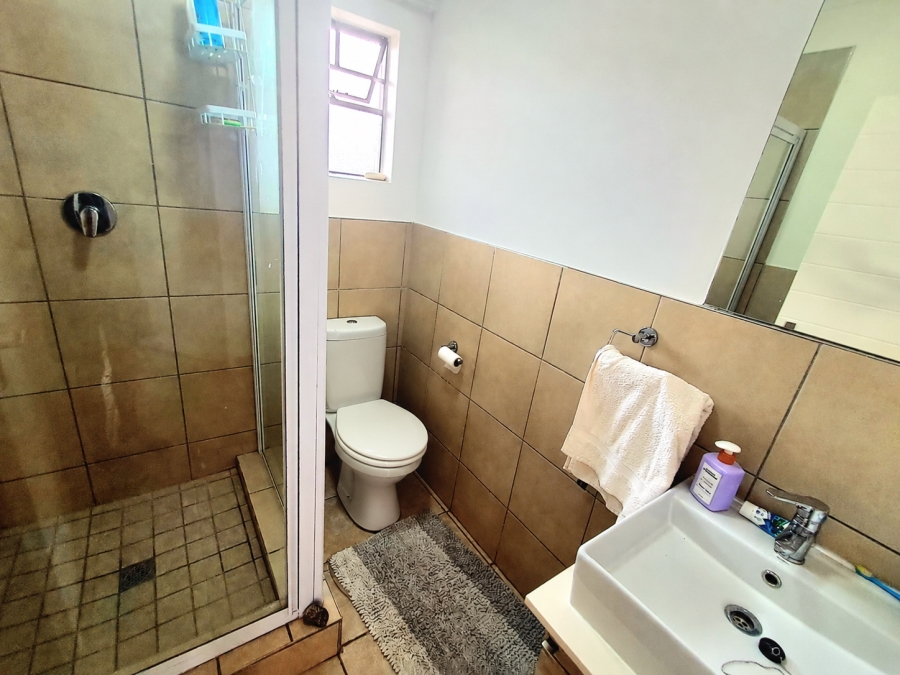 4 Bedroom Property for Sale in Monavoni Gauteng