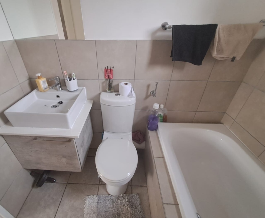 4 Bedroom Property for Sale in Monavoni Gauteng
