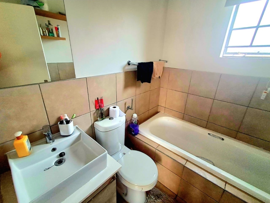 4 Bedroom Property for Sale in Monavoni Gauteng