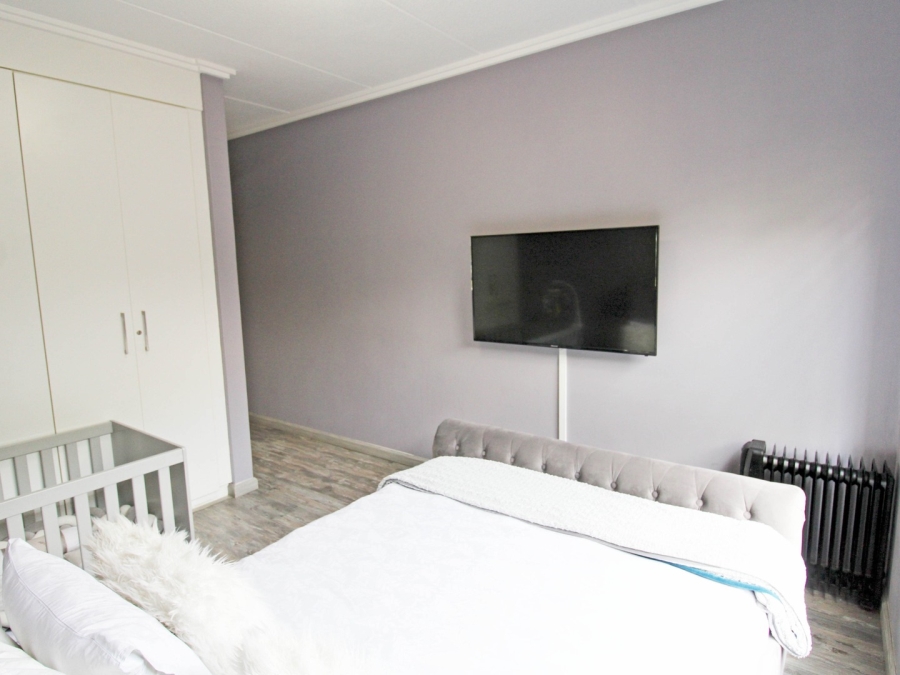 To Let 2 Bedroom Property for Rent in Bryanston Gauteng