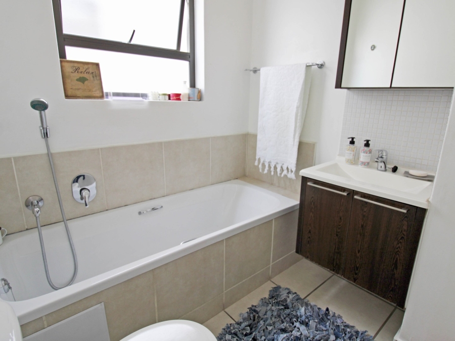 To Let 2 Bedroom Property for Rent in Bryanston Gauteng