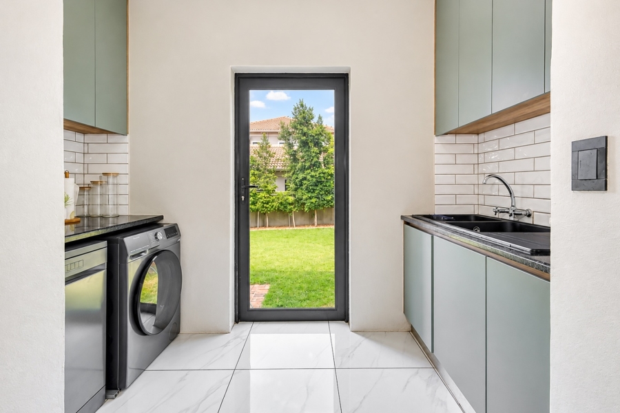 4 Bedroom Property for Sale in Broadacres Gauteng