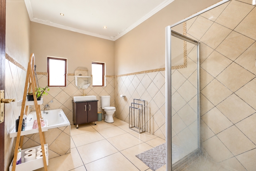 4 Bedroom Property for Sale in Broadacres Gauteng
