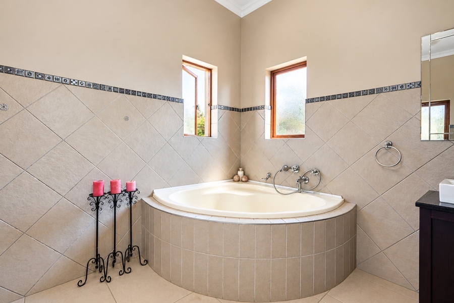 4 Bedroom Property for Sale in Broadacres Gauteng