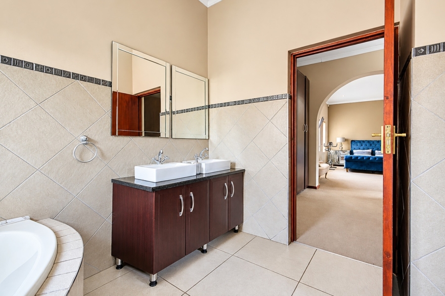 4 Bedroom Property for Sale in Broadacres Gauteng