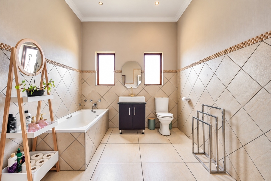 4 Bedroom Property for Sale in Broadacres Gauteng