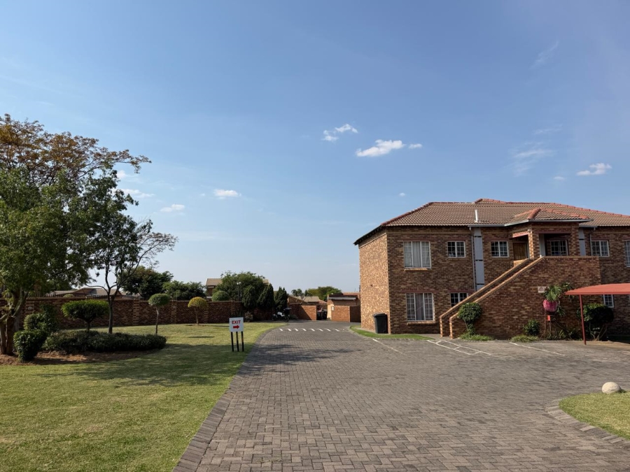 2 Bedroom Property for Sale in Noordwyk Gauteng