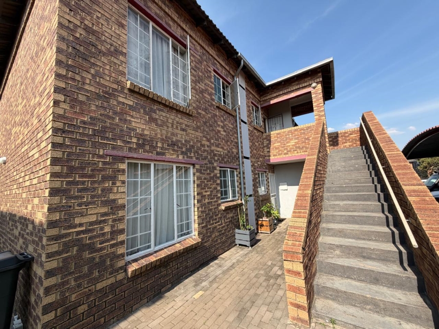 2 Bedroom Property for Sale in Noordwyk Gauteng