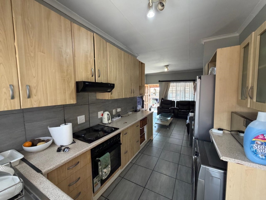 2 Bedroom Property for Sale in Noordwyk Gauteng