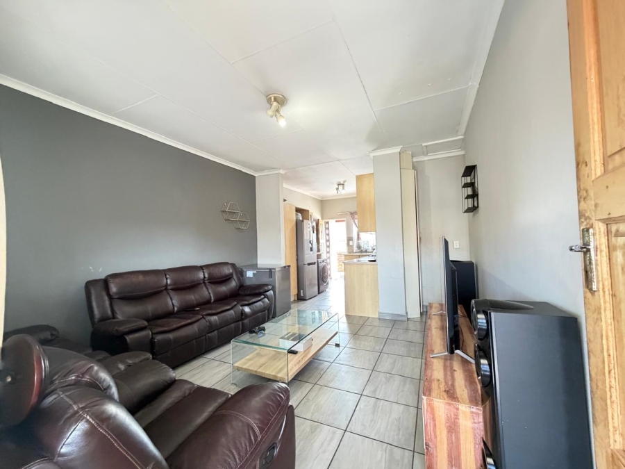 2 Bedroom Property for Sale in Noordwyk Gauteng