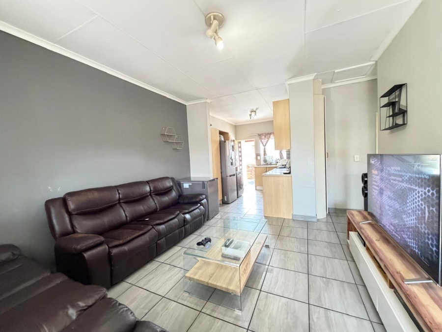 2 Bedroom Property for Sale in Noordwyk Gauteng