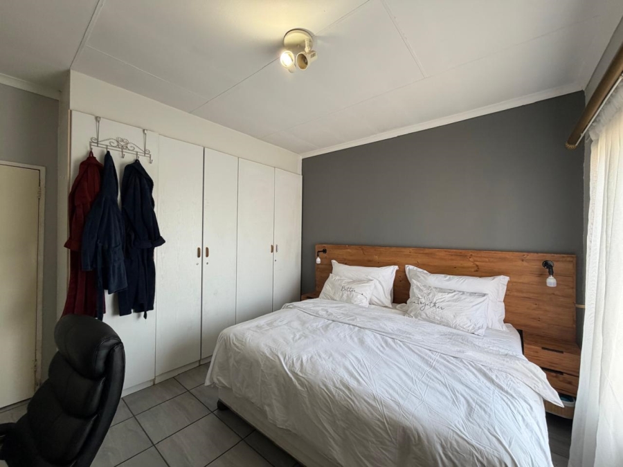 2 Bedroom Property for Sale in Noordwyk Gauteng