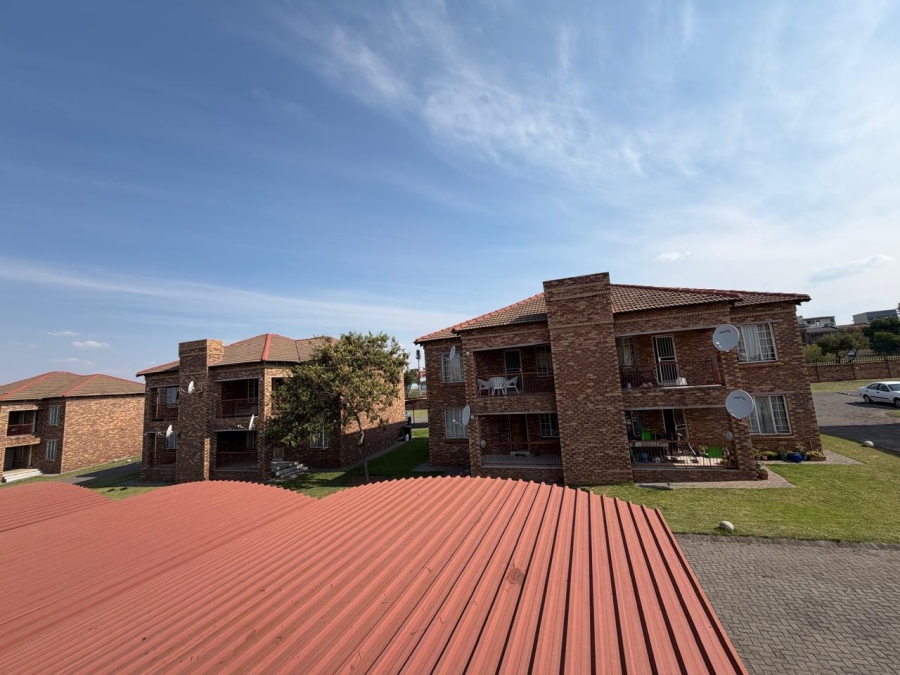 2 Bedroom Property for Sale in Noordwyk Gauteng