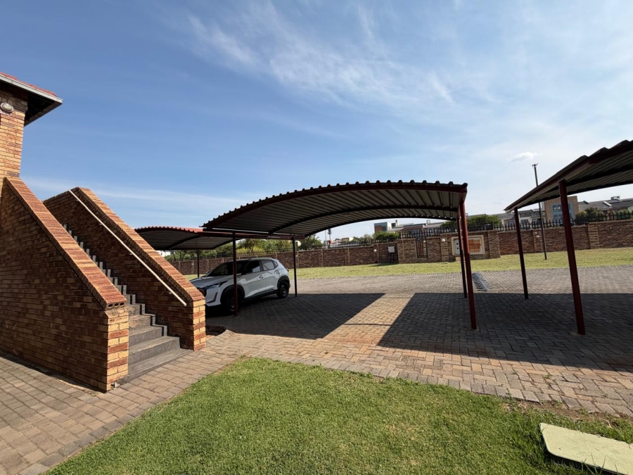 2 Bedroom Property for Sale in Noordwyk Gauteng