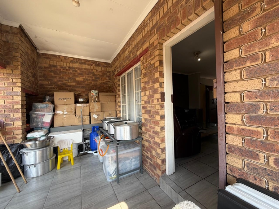 2 Bedroom Property for Sale in Noordwyk Gauteng
