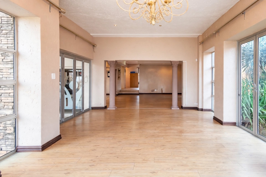 5 Bedroom Property for Sale in Poortview Gauteng