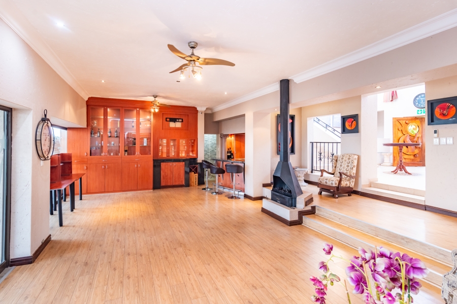 5 Bedroom Property for Sale in Poortview Gauteng