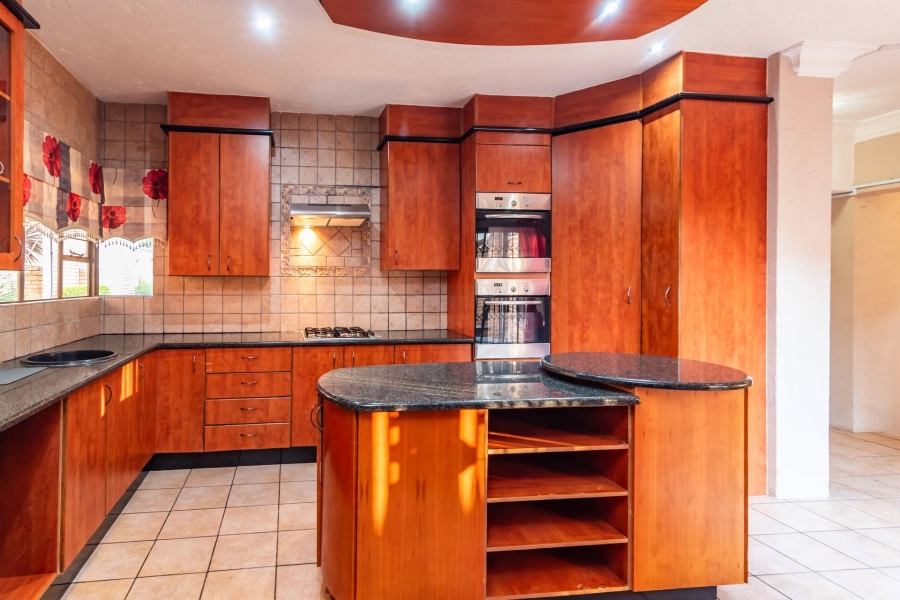 5 Bedroom Property for Sale in Poortview Gauteng