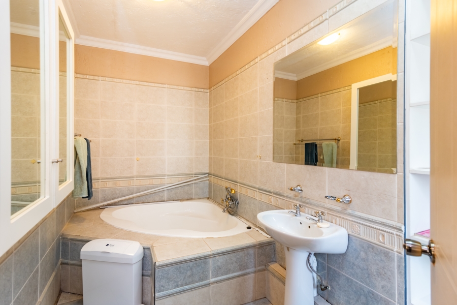 5 Bedroom Property for Sale in Poortview Gauteng