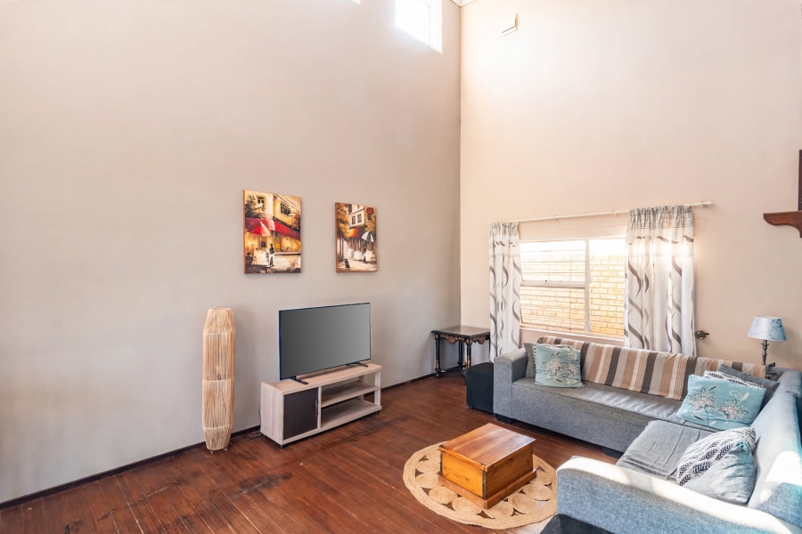 5 Bedroom Property for Sale in Poortview Gauteng