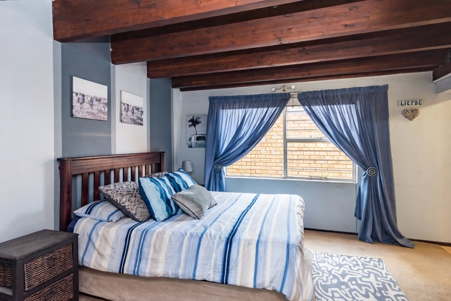 5 Bedroom Property for Sale in Poortview Gauteng