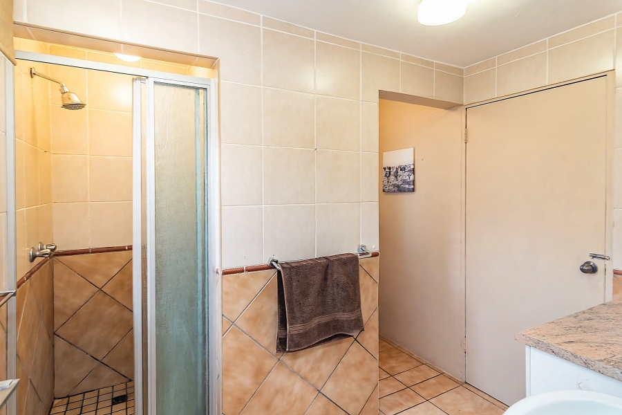 5 Bedroom Property for Sale in Poortview Gauteng