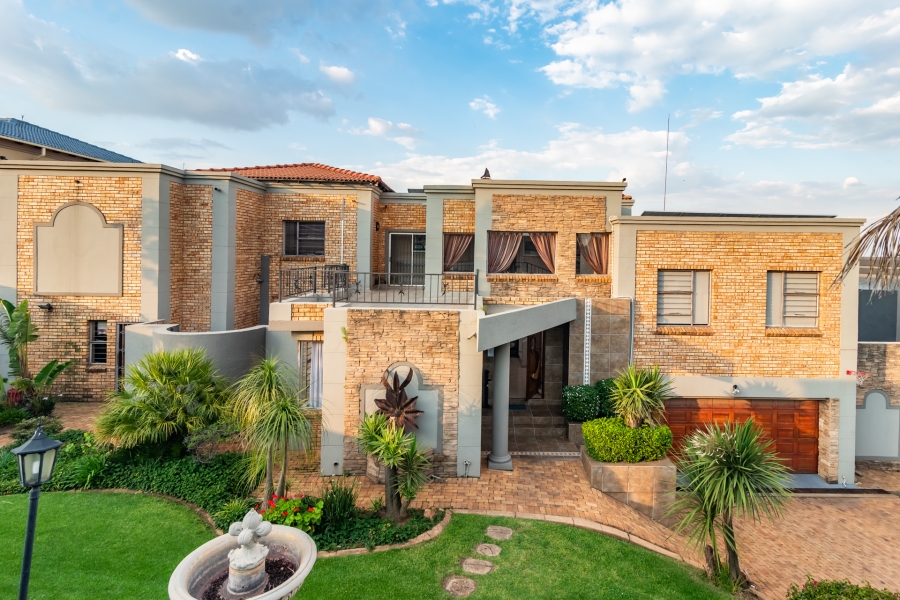 5 Bedroom Property for Sale in Poortview Gauteng