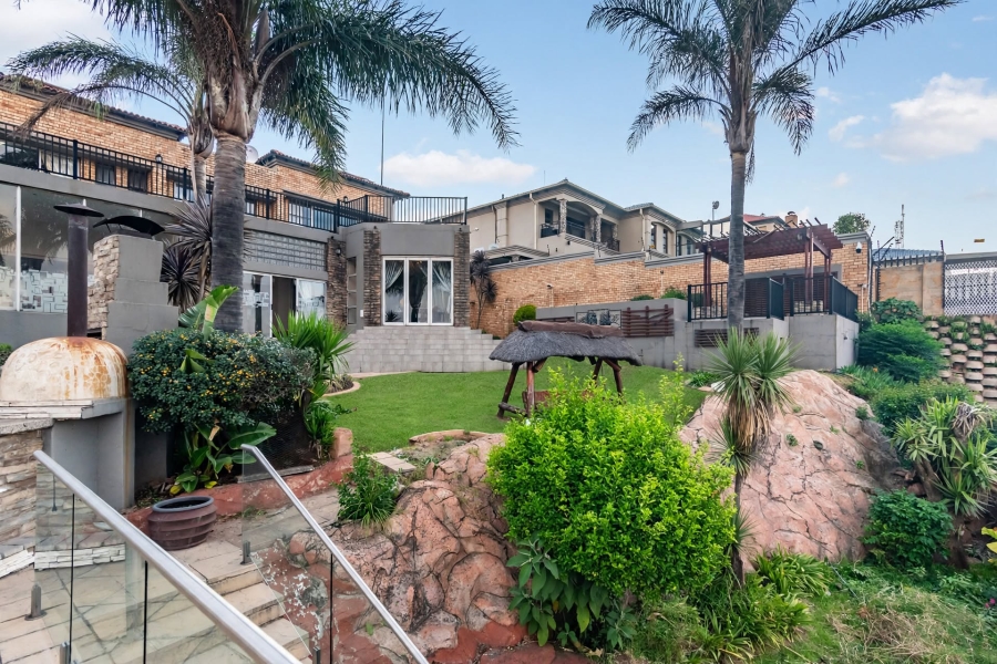 5 Bedroom Property for Sale in Poortview Gauteng