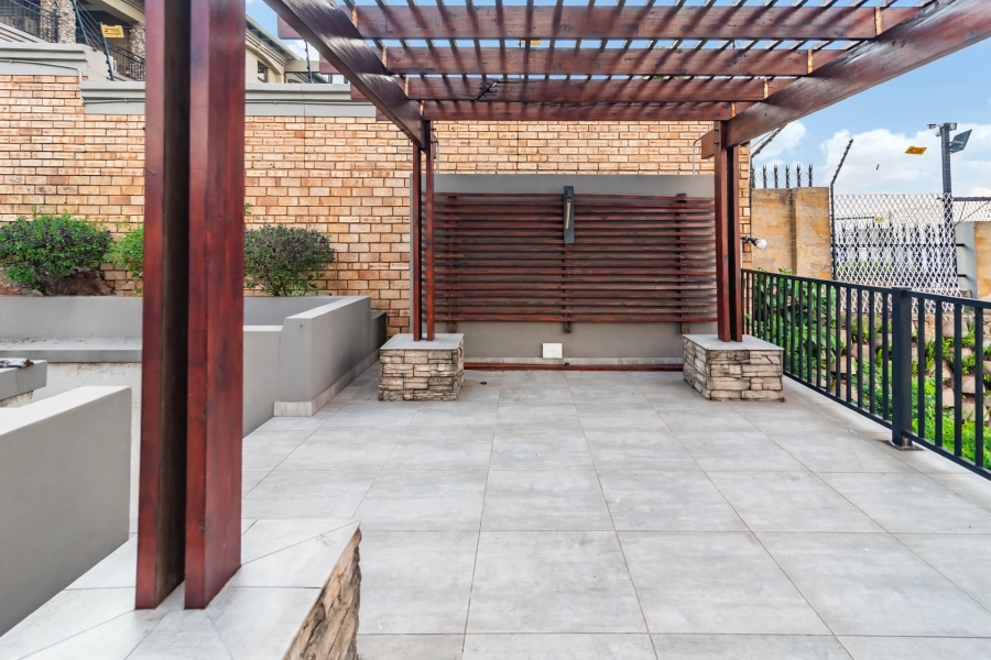 5 Bedroom Property for Sale in Poortview Gauteng