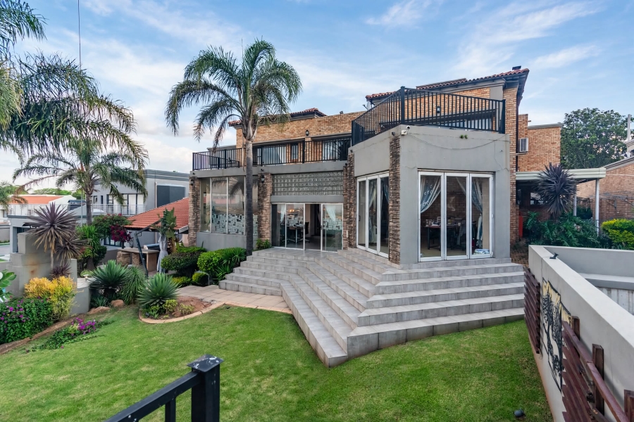 5 Bedroom Property for Sale in Poortview Gauteng