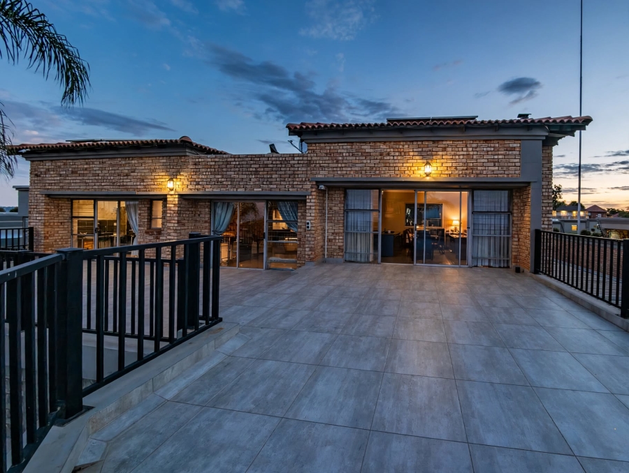 5 Bedroom Property for Sale in Poortview Gauteng