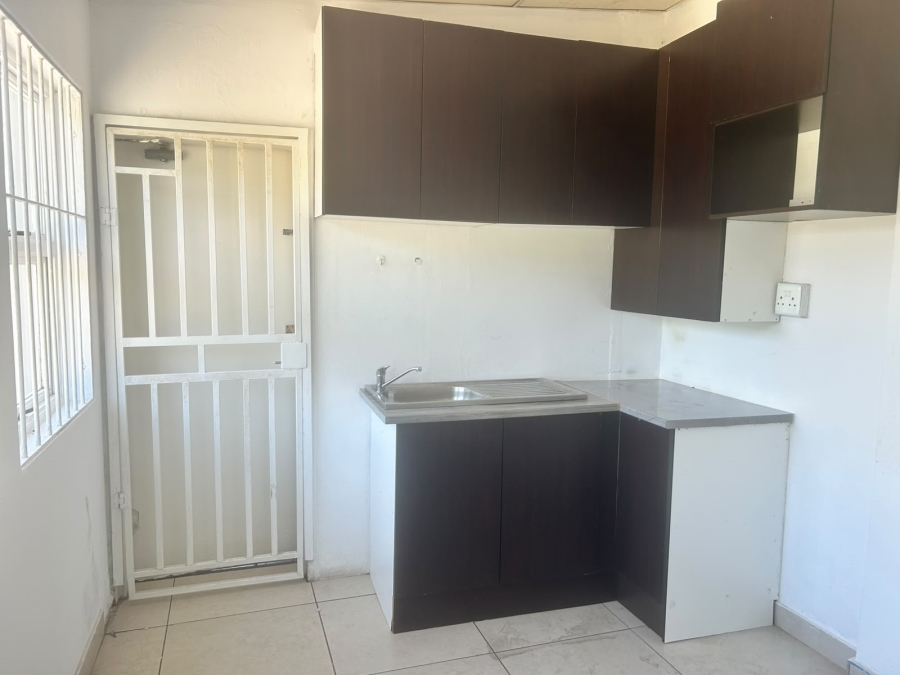 To Let Commercial Property for Rent in Mondeor Gauteng