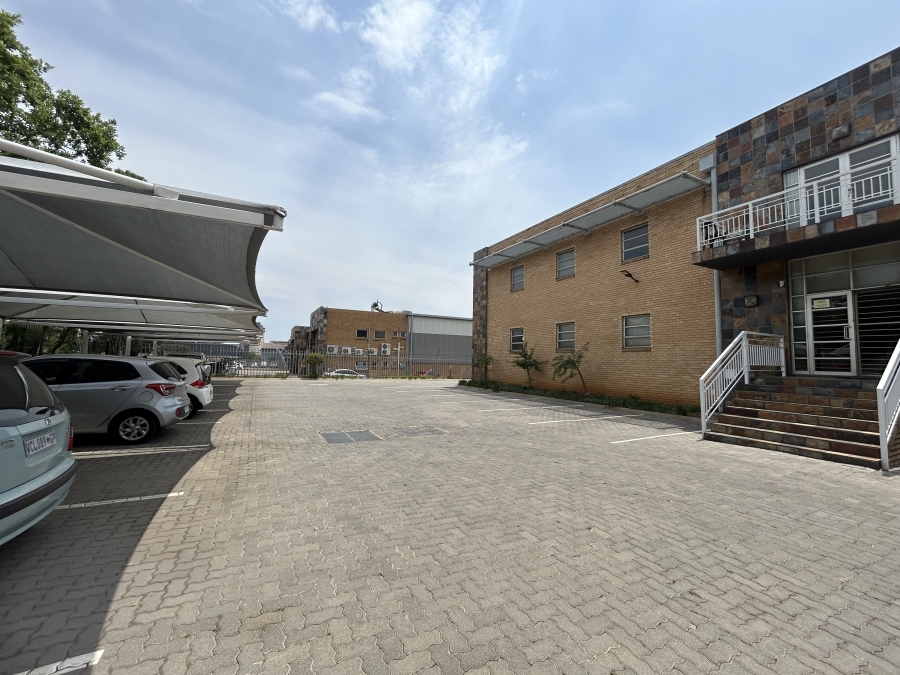 To Let Commercial Property for Rent in Spartan Gauteng