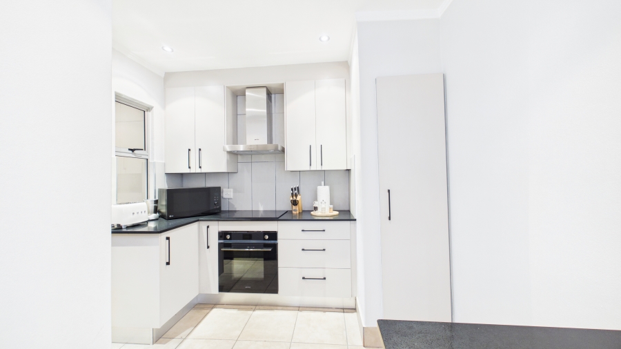 2 Bedroom Property for Sale in Sandhurst Gauteng