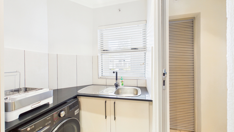 2 Bedroom Property for Sale in Sandhurst Gauteng