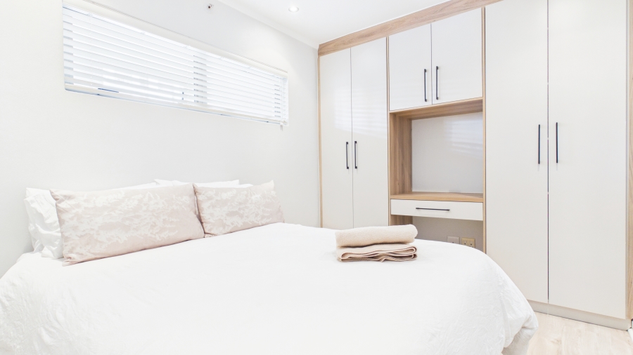 2 Bedroom Property for Sale in Sandhurst Gauteng