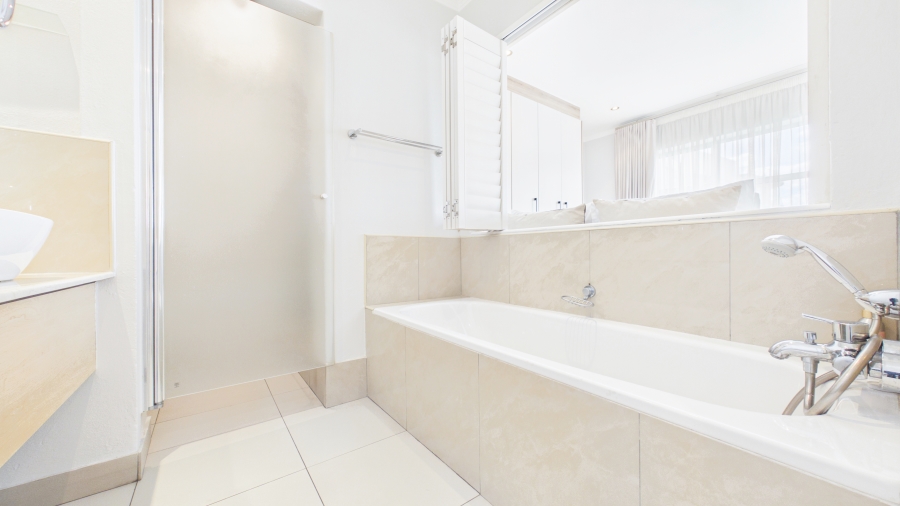 2 Bedroom Property for Sale in Sandhurst Gauteng
