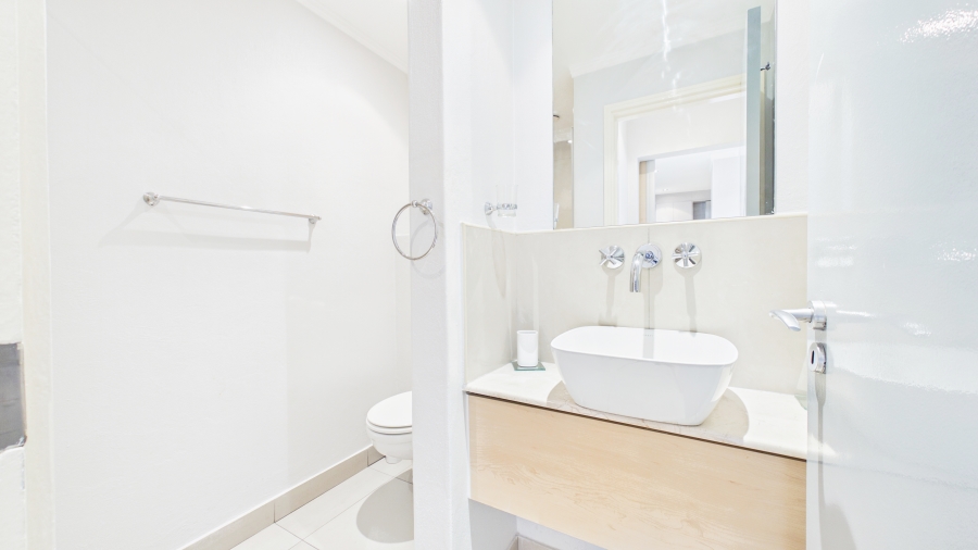 2 Bedroom Property for Sale in Sandhurst Gauteng