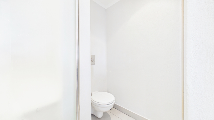 2 Bedroom Property for Sale in Sandhurst Gauteng