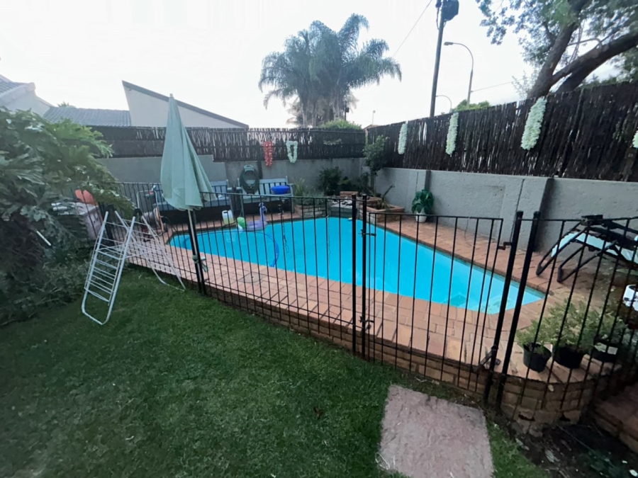 To Let 3 Bedroom Property for Rent in Allens Nek Gauteng