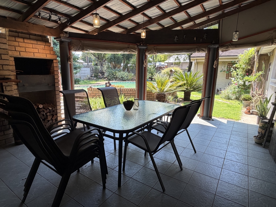5 Bedroom Property for Sale in Moregloed Gauteng