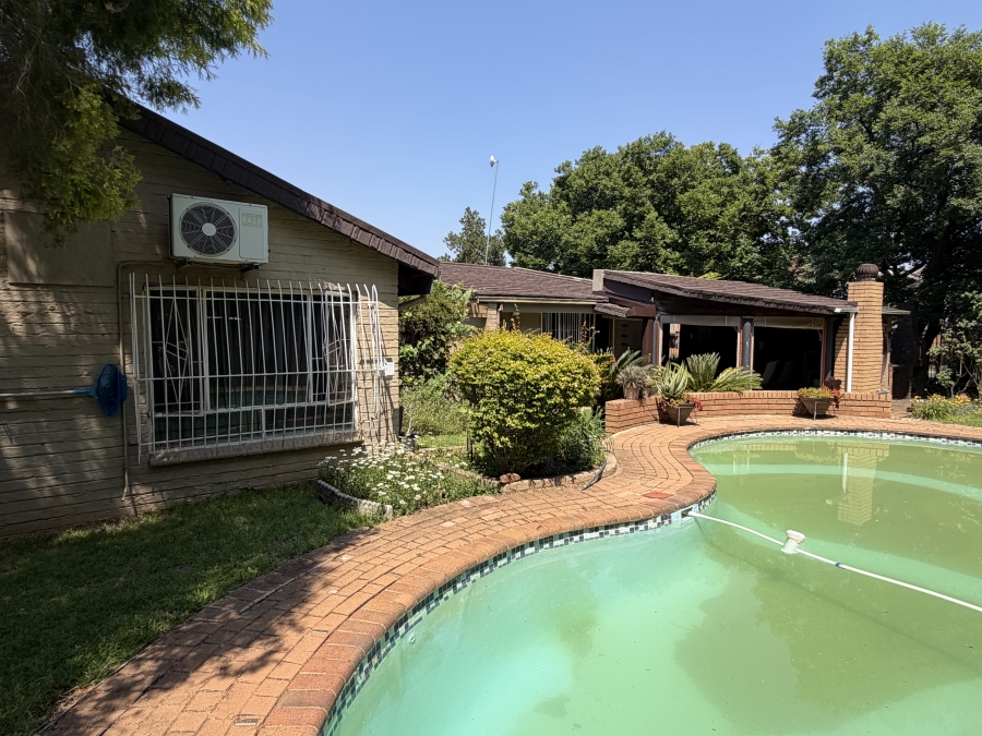 5 Bedroom Property for Sale in Moregloed Gauteng