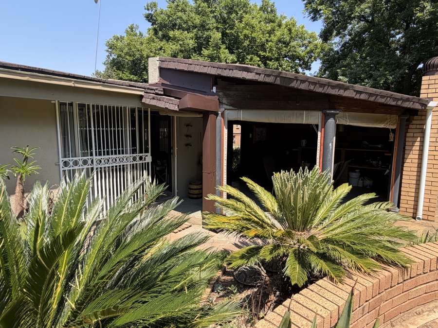 5 Bedroom Property for Sale in Moregloed Gauteng