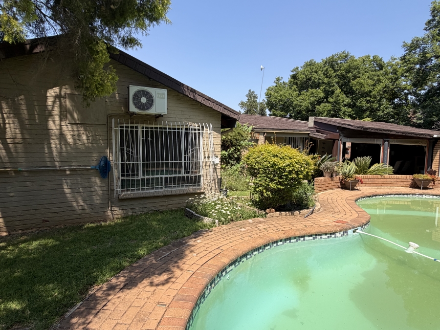 5 Bedroom Property for Sale in Moregloed Gauteng
