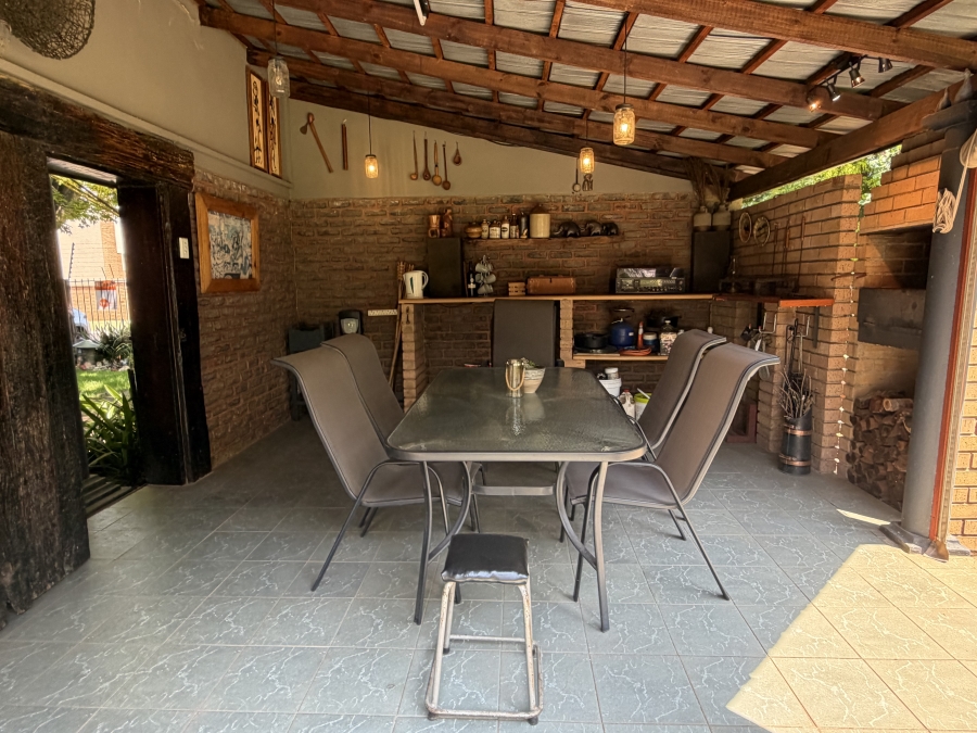 5 Bedroom Property for Sale in Moregloed Gauteng
